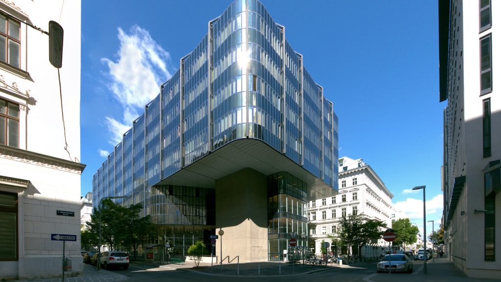 Eine der ÖH-Bücherbörsen befindet sich direkt im Gebäude der Rechtswissenschaftlichen Fakultät der Uni Wien. Foto: Gugerell / Wikimedia Commons