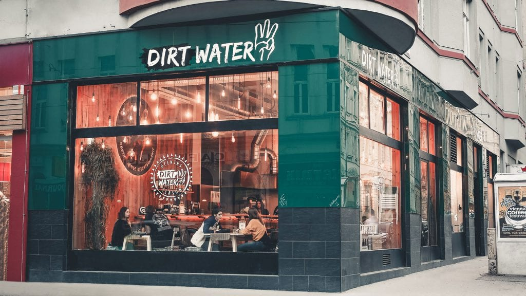 Das Café Dirtwater liegt nur zwei Minuten von der U6-Station Burggasse entfernt. Foto: Dirtwater