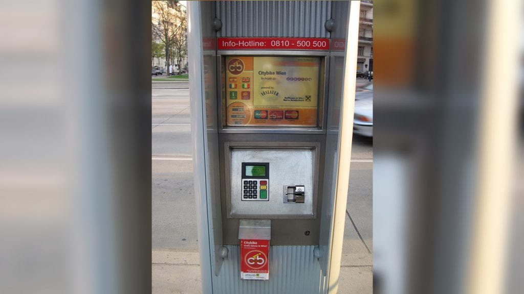 Die Terminals an den Stationen dienen zum Ausleihen und Aktivieren einer Karte / Wikipedia, CC BY-SA