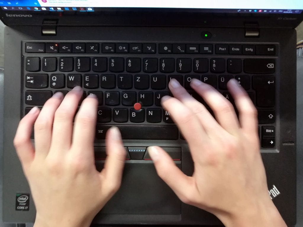 Während deines gesamten Praktikums bist du dort um zu arbeiten. Also tu das am besten auch!