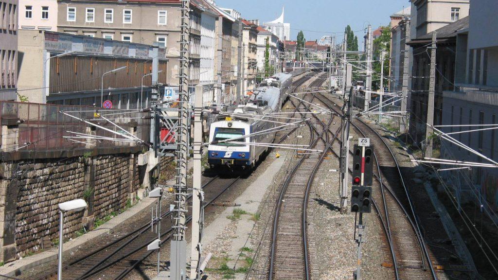 Eine S-Bahn auf dem Weg von Wien Mitte nach Wien Praterstern. Foto: Extrawurst / Wikimedia Commons, CC BY-SA 3.0