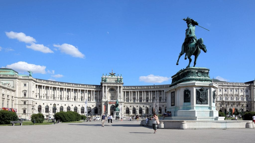 Hier im Bild: Das Denkmal von Erzherzog Karl am Heldenplatz. / Foto: Bwag