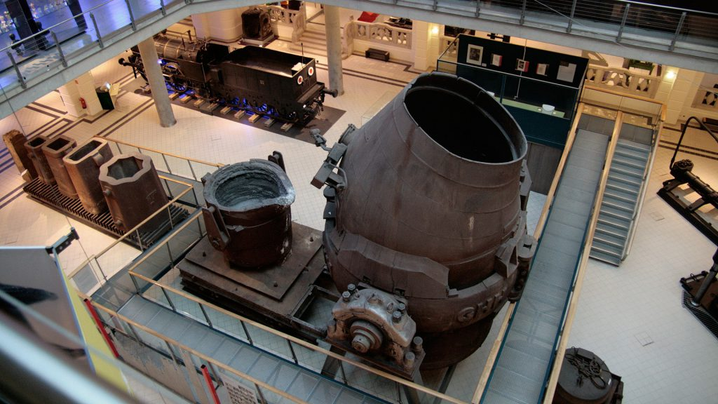 Einen riesigen Stahltiegel wie diesen kann man online zwar nicht direkt betrachten – interessante Infos darüber findet man aber trotzdem. Foto: Wikimedia Commons / Manfred Werner – Tsui