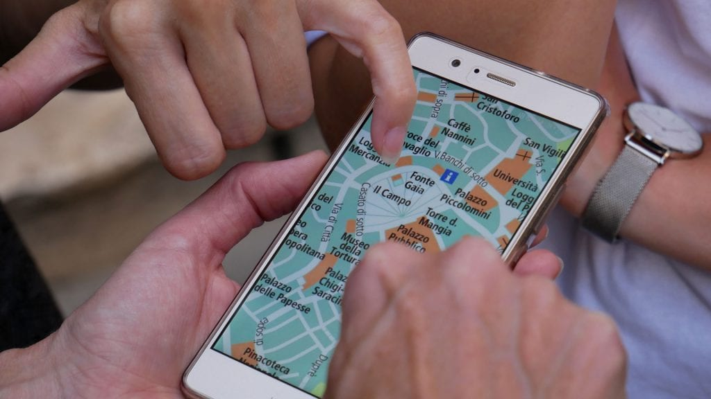 Google Maps und andere Apps helfen bei der Suche. / Photo: Sebastian Hietsch