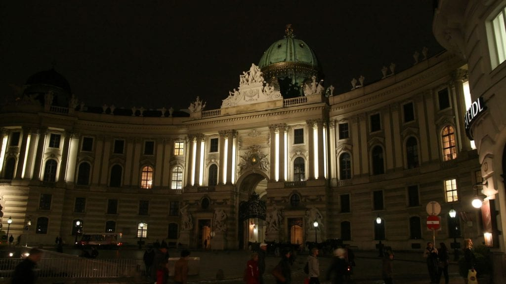Auch der Heldenplatz hat seine dunklen Geheimnisse. Foto: Flickr / Spalti