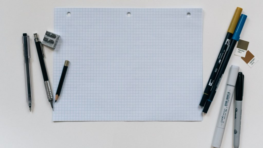 Ohne Schreibmaterial ist es … nun ja, schwierig überhaupt Dinge aufzuschreiben. Foto: Kelly Sikkema / Unsplash