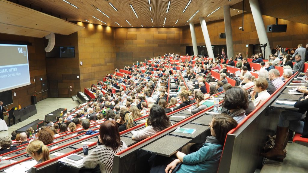 Wer sich ein bisschen auf seine Lehrveranstaltungen vorbereitet, verhindert ein mögliches Chaos während des Semesters. Foto: [GBW.at](http://gbw.at/) / Wikimedia Commons