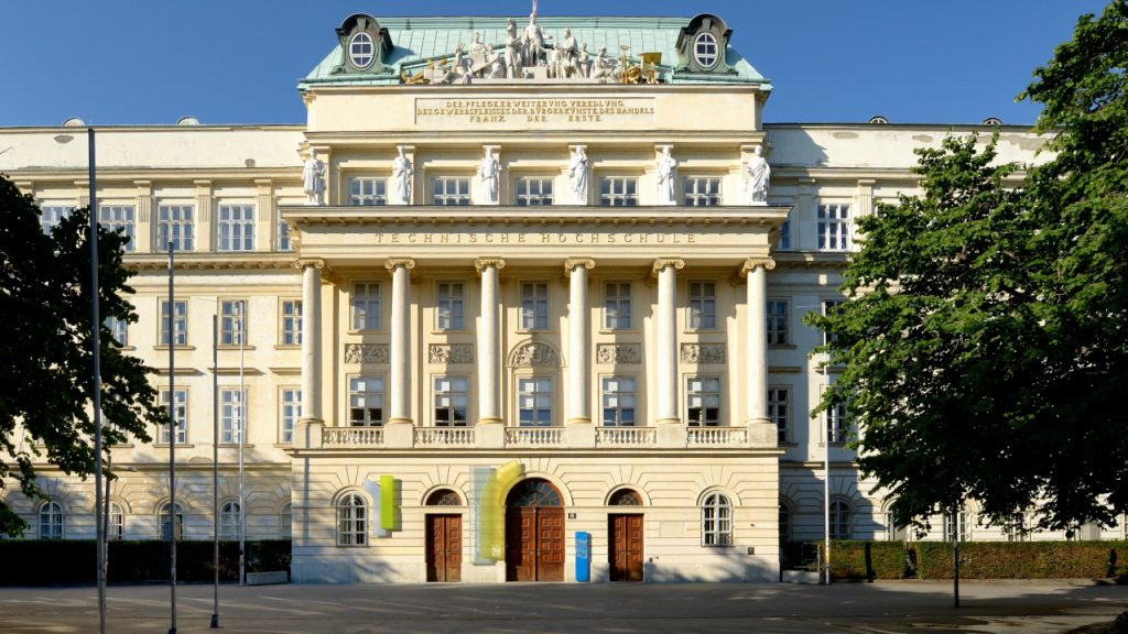 Gerade technische Studien kombinieren oft unterschiedliche Disziplinen: Mathematik, Informatik und Naturwissenschaften beispielsweise. Foto: Peter Haas / Wikimedia Commons