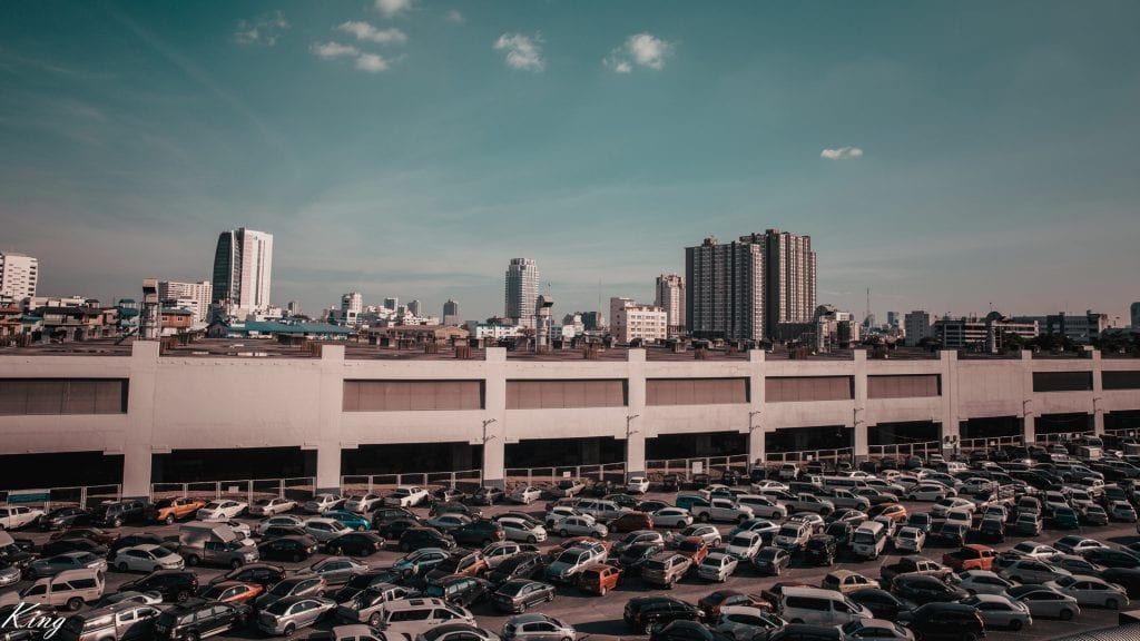 Am Rande Wiens ist Parken noch günstiger. © Logan Walker / Unsplash