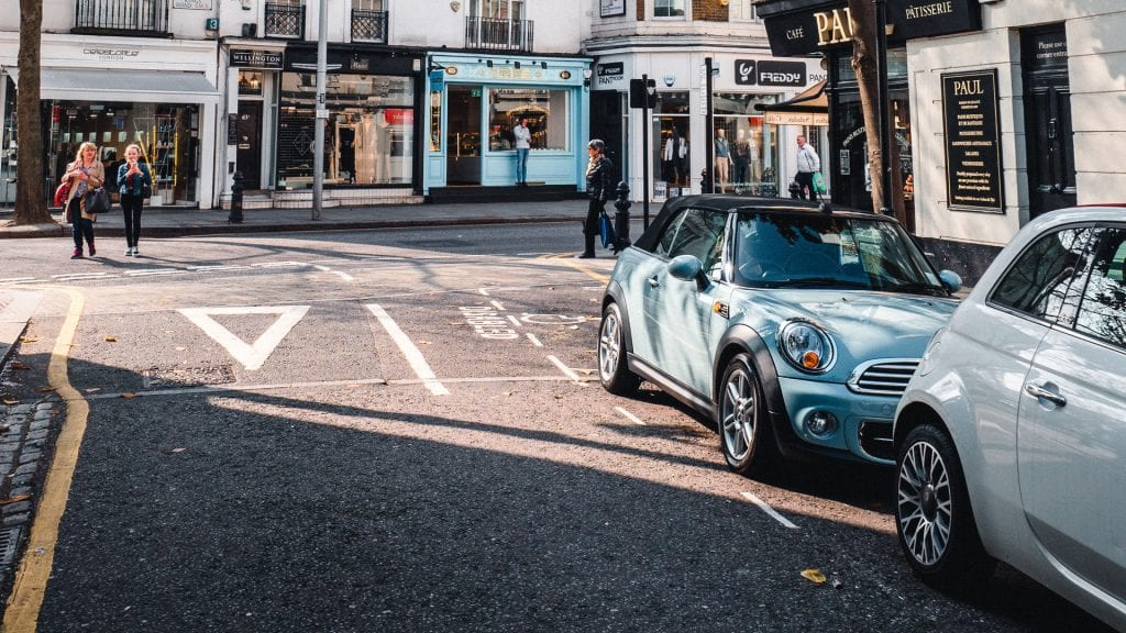 Auch öffentliche Parkplätze können eine Option sein. © Tom Grimbert / Unsplash